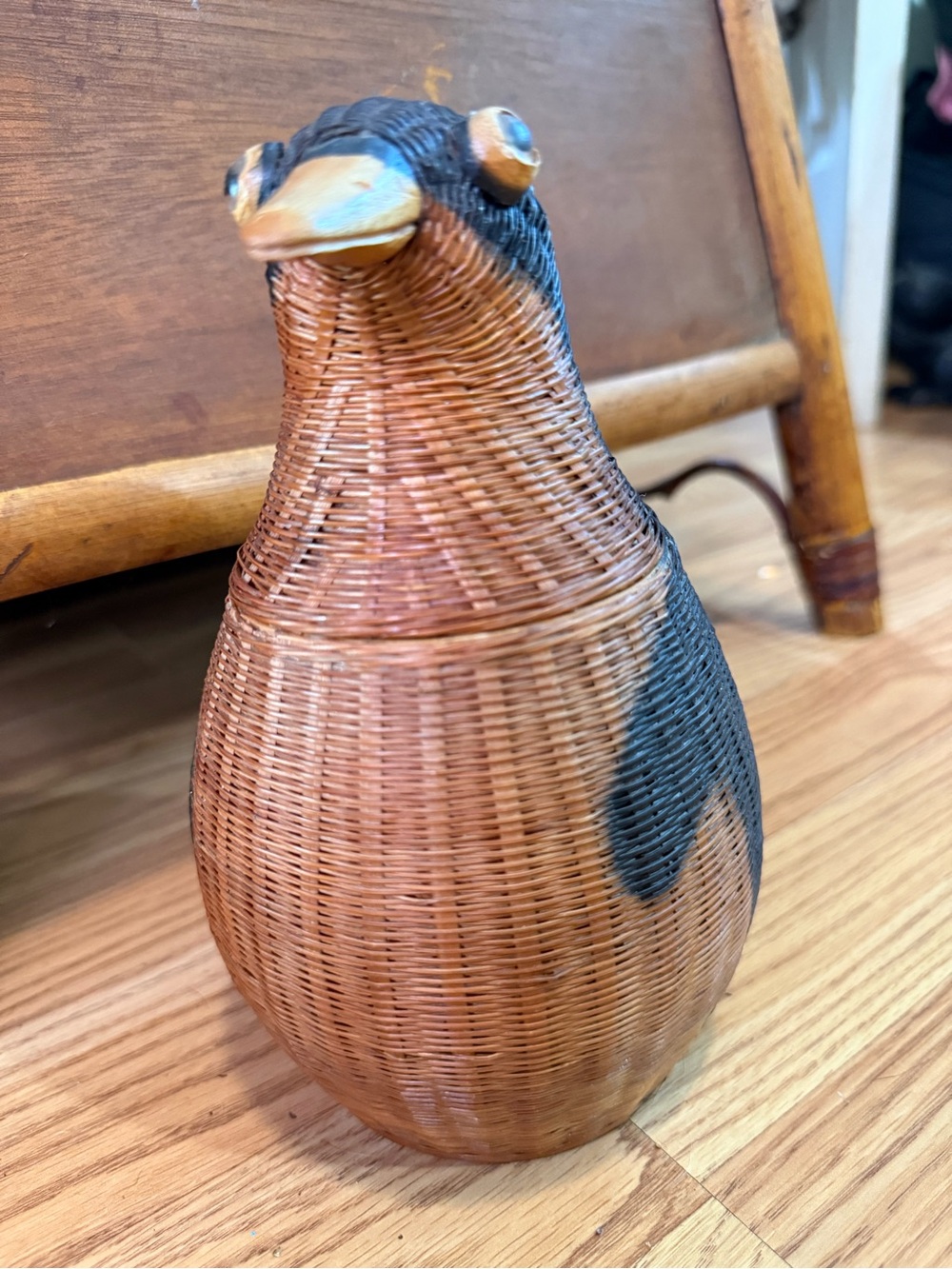 Vintage Wicker/Rattan basket.
Made of woven reed/grass.Handcrafted storage box,